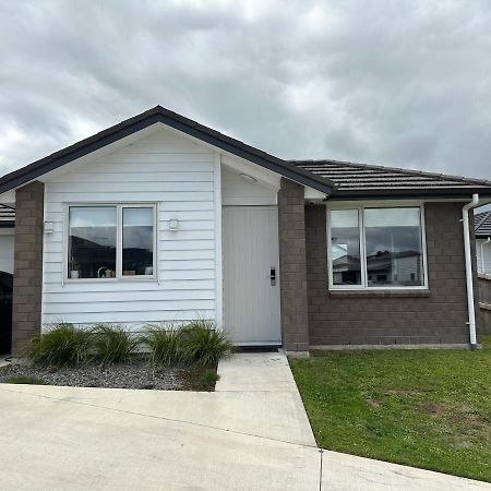 Cosy Self Contained 2 Bedroom Townhouse Hamilton Esterno foto